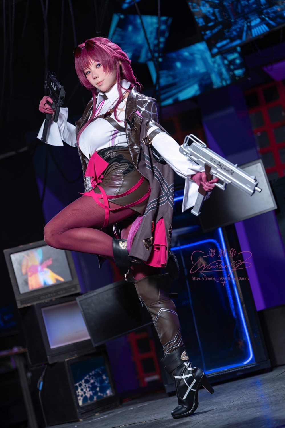 作品,都市,COS,制服,短裤,白色,coser,2026,团子,视觉,二次元,星穹铁道,崩坏,咬一口兔娘,黏黏团子兔,卡芙卡