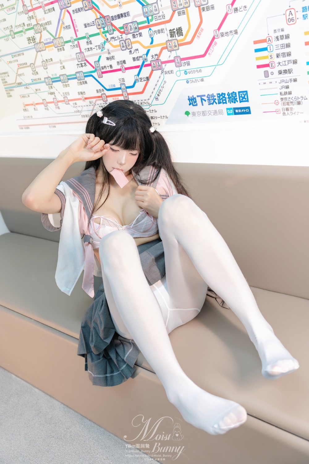 作品,团子,咬一口兔娘,黏黏团子兔,地铁,地铁萌妹