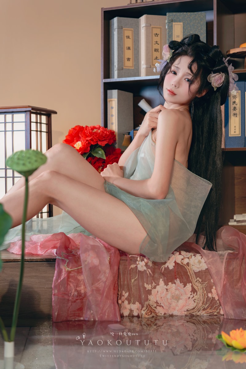 咬一口兔娘(黏黏团子兔) 八月订阅《醉倒荷塘边》&游园惊梦 团子,咬一口兔娘,黏黏团子兔,黏黏团子,醉倒荷塘边,游园惊梦