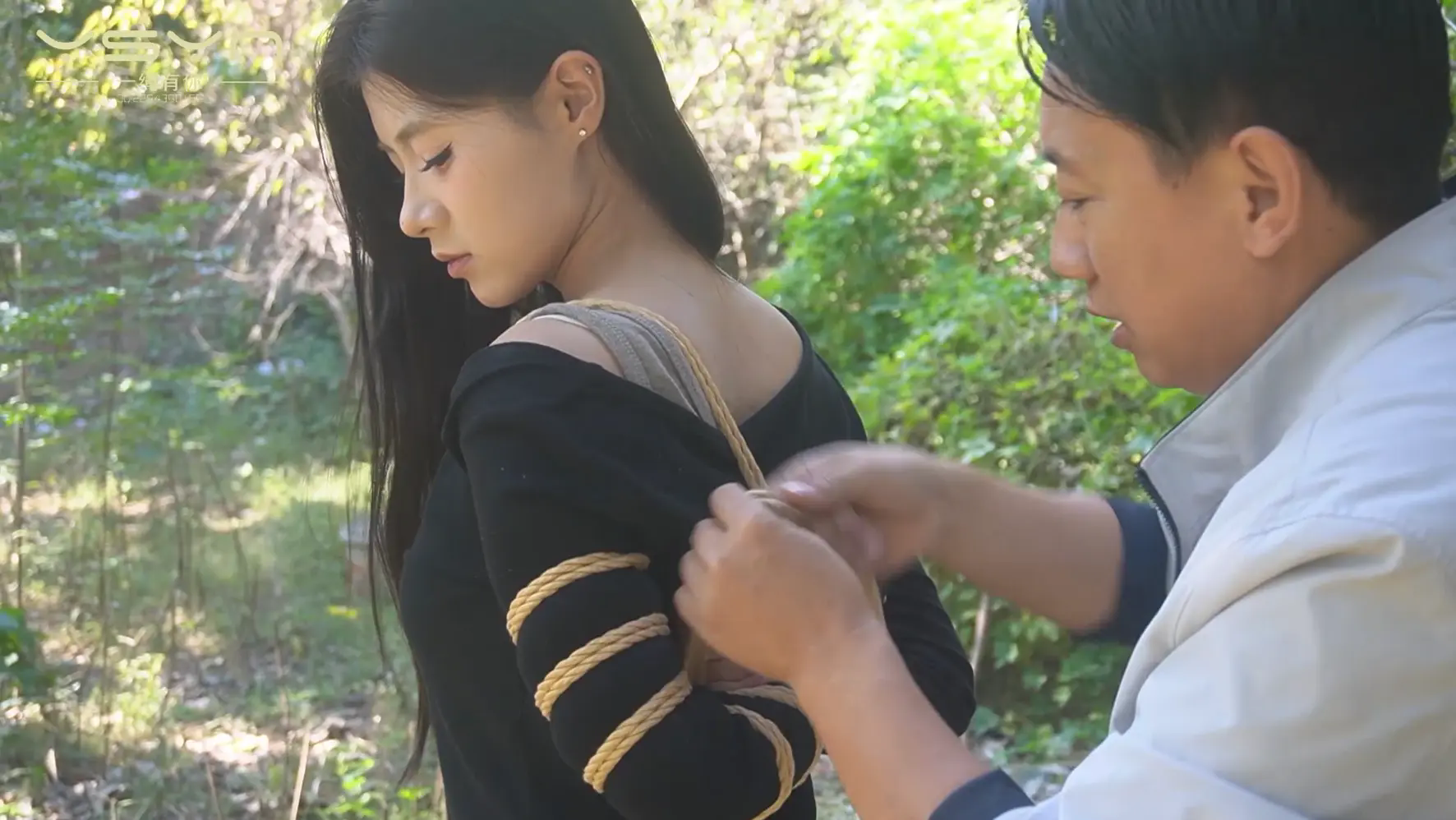 堵嘴,单脚吊缚,股绳,五花,勒嘴,美女,单腿吊,劫持