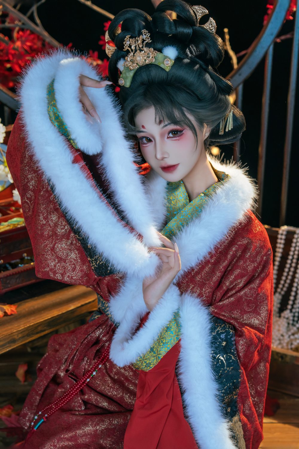 yuuhui玉汇 狐仙的报恩 古装,女子,白色,yuuhui玉汇,雪白毛绒垫,狐仙,酒红色长袍,白色毛领