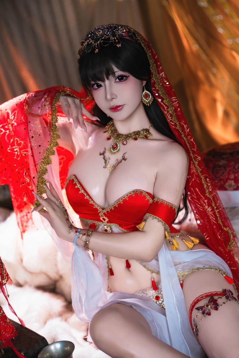 少女,yuuhui玉汇,神秘异域少女,楼兰幻梦,华美服饰,流苏的精致头饰,古风短刃