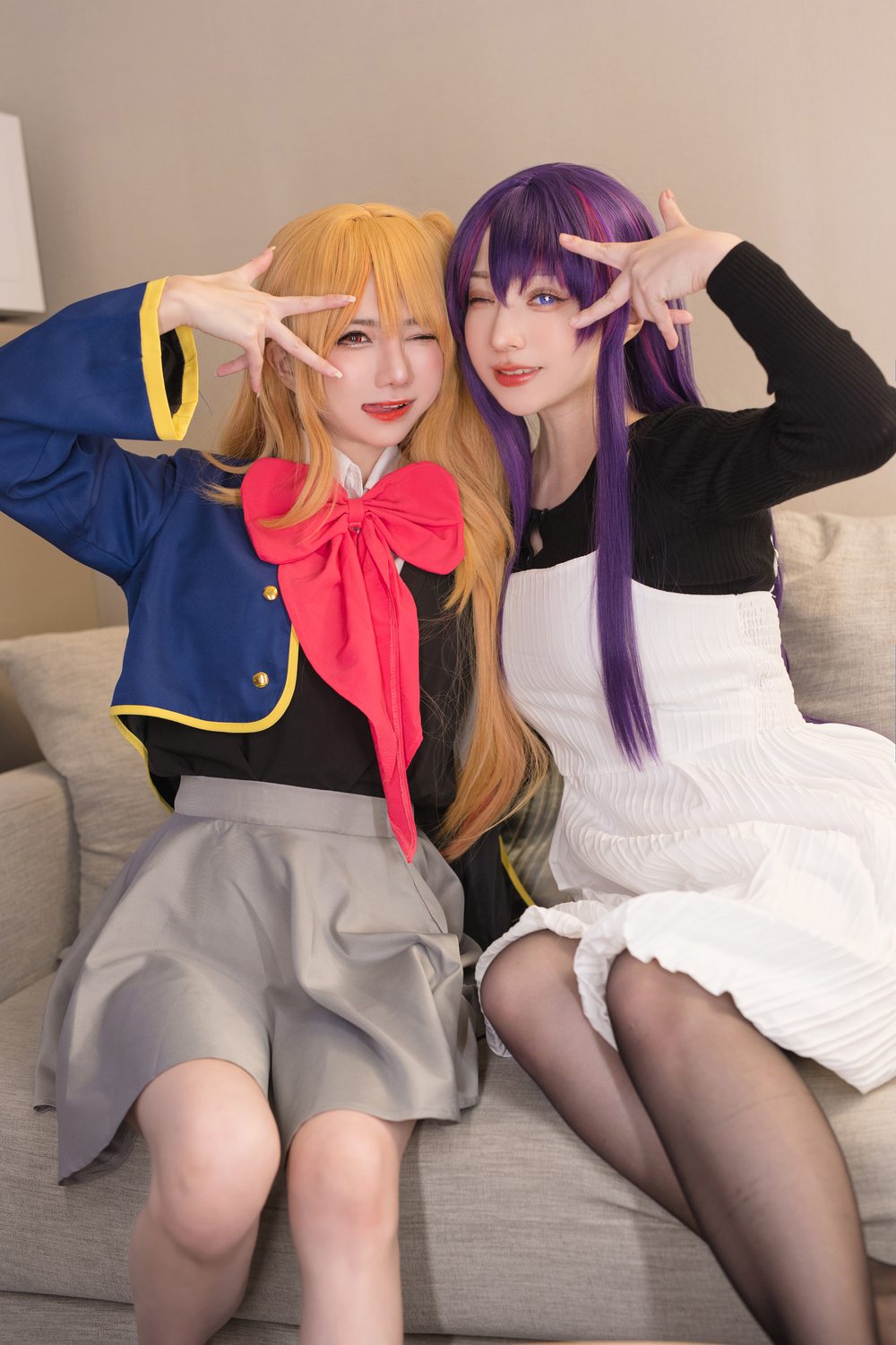 丝袜,COS,连衣裙,短裙,少女,黑色,校服,coser,金发,黑色丝袜,外套,蝴蝶结,可爱,w,B,Sally,Dorasnow,马来西亚,蓝黄镶边的校服外套,灰色短裙