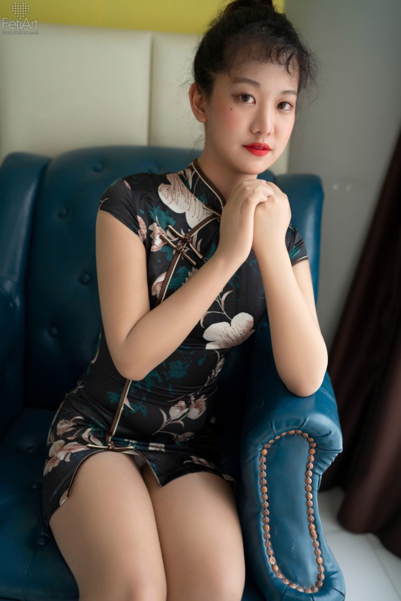 模特,旗袍,in,黑色,经典,写真,静谧,复古,蓝色,Sin,家居,Re,Girl,深蓝,东方韵味,黑色印花旗袍,复古皮质沙发