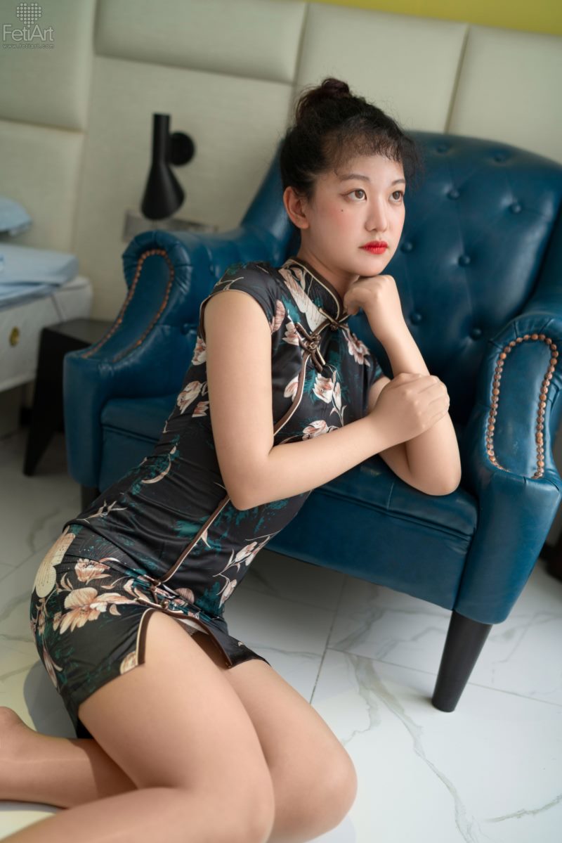 Chinese Dressing Girl 模特 Anzu 模特,旗袍,in,黑色,经典,写真,静谧,复古,蓝色,Sin,家居,Re,Girl,深蓝,东方韵味,黑色印花旗袍,复古皮质沙发