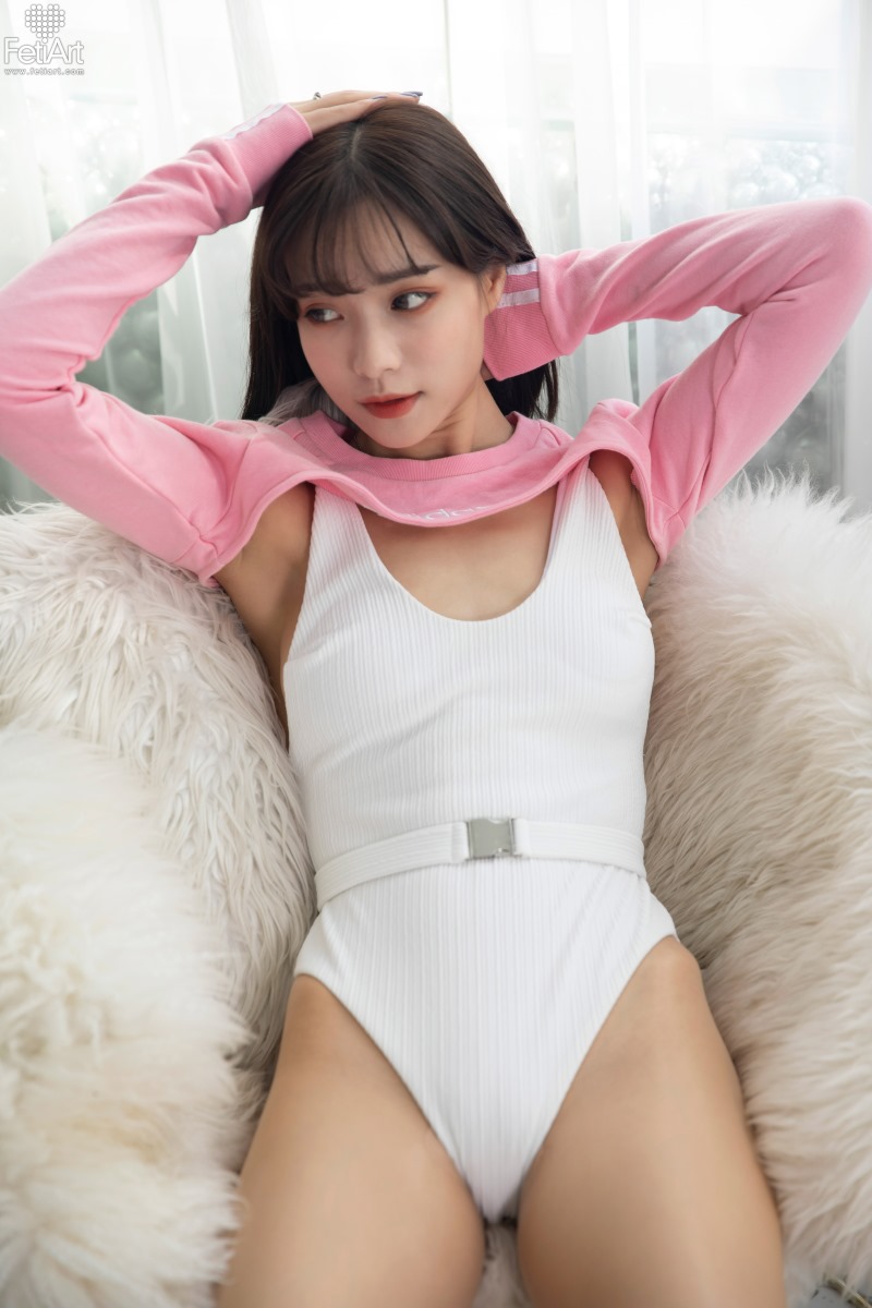 模特,作品,服装,粉色,连体衣,白色,长发,视觉,FIt,it,紧身连体衣,Kiko,On,Fashion,Outfit,白色紧身连体衣,粉色长袖开衫