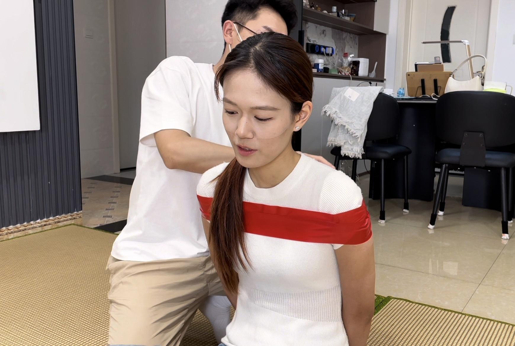 驷马,挣扎,胶带,封嘴,白袜,缚艺录,小倩,红色胶带,双层封嘴,白袜驷马