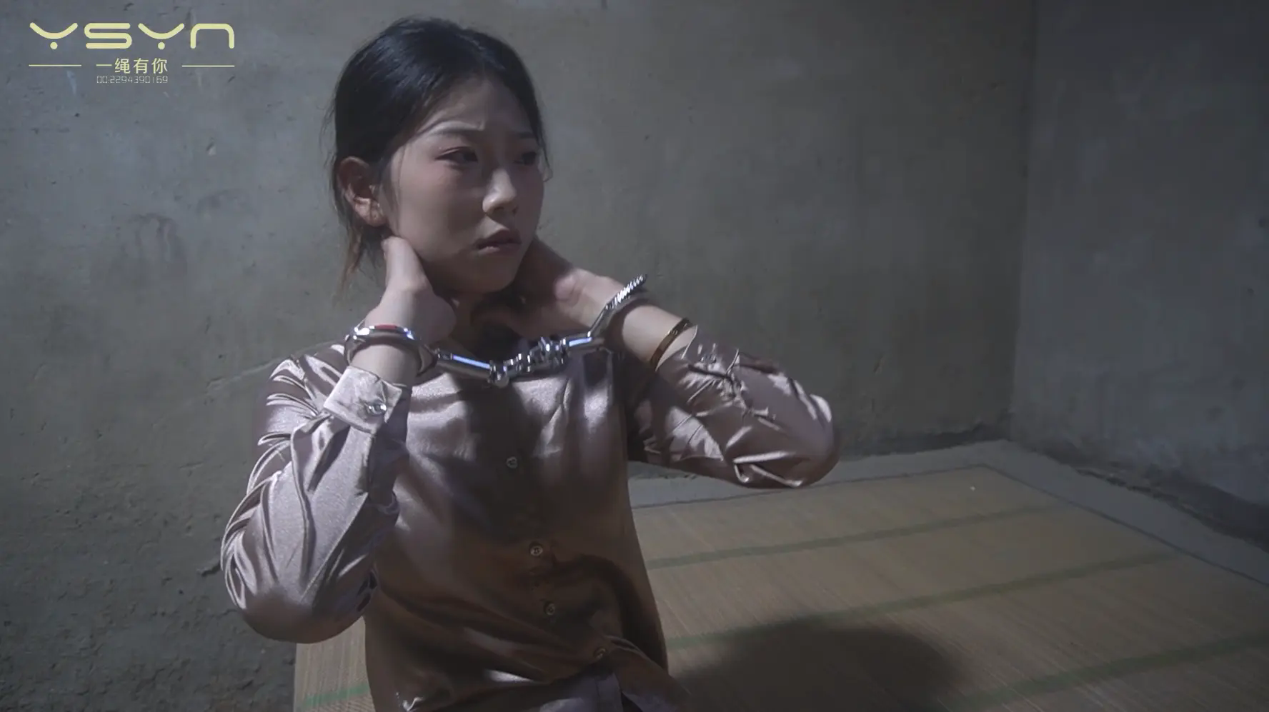 挣扎,女犯,牢房,押解