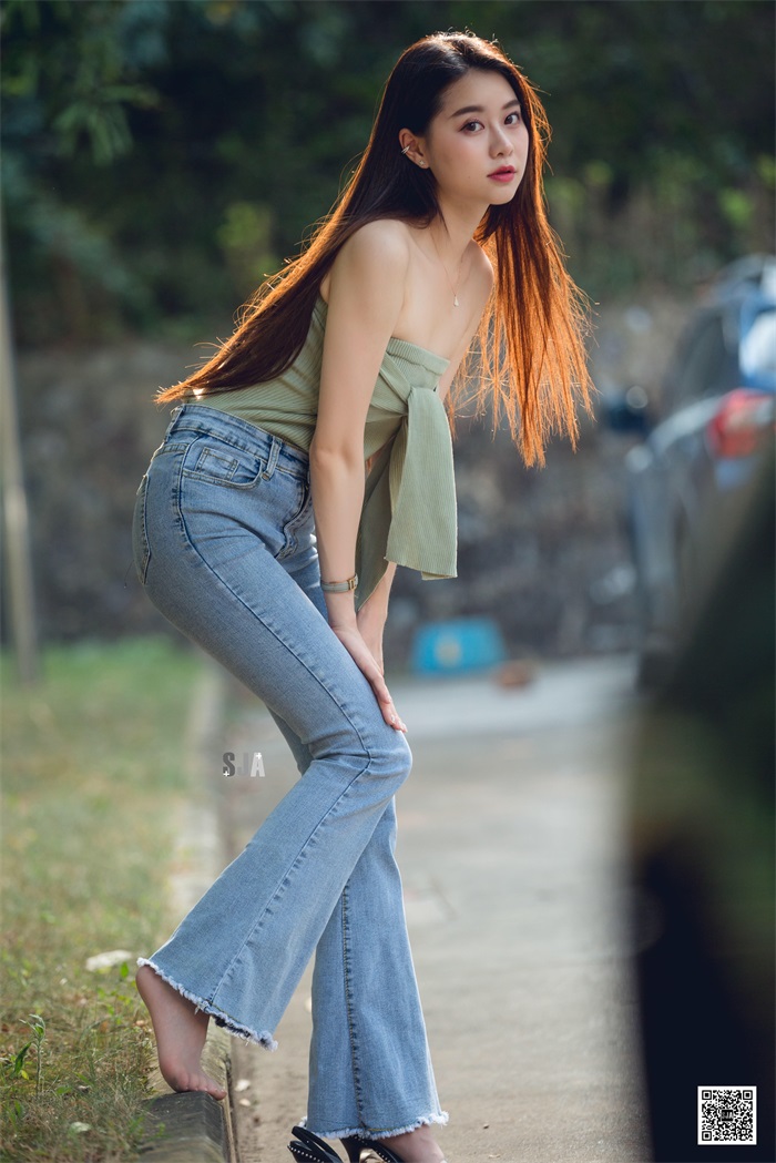闺蜜,高跟,抹胸,黑色,牛仔,经典,微微,绿意盎然,优雅,闺蜜视角,牛仔阔腿裤,透明高跟凉鞋