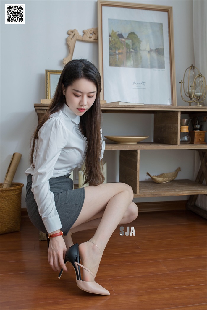 高跟鞋,闺蜜,白衬衫,短裙,高跟,衬衫,长发,私密,静谧,复古,尖头高跟鞋,纯白,优雅,穿搭,闺蜜视角,SJA佳爷,裸色尖头高跟鞋