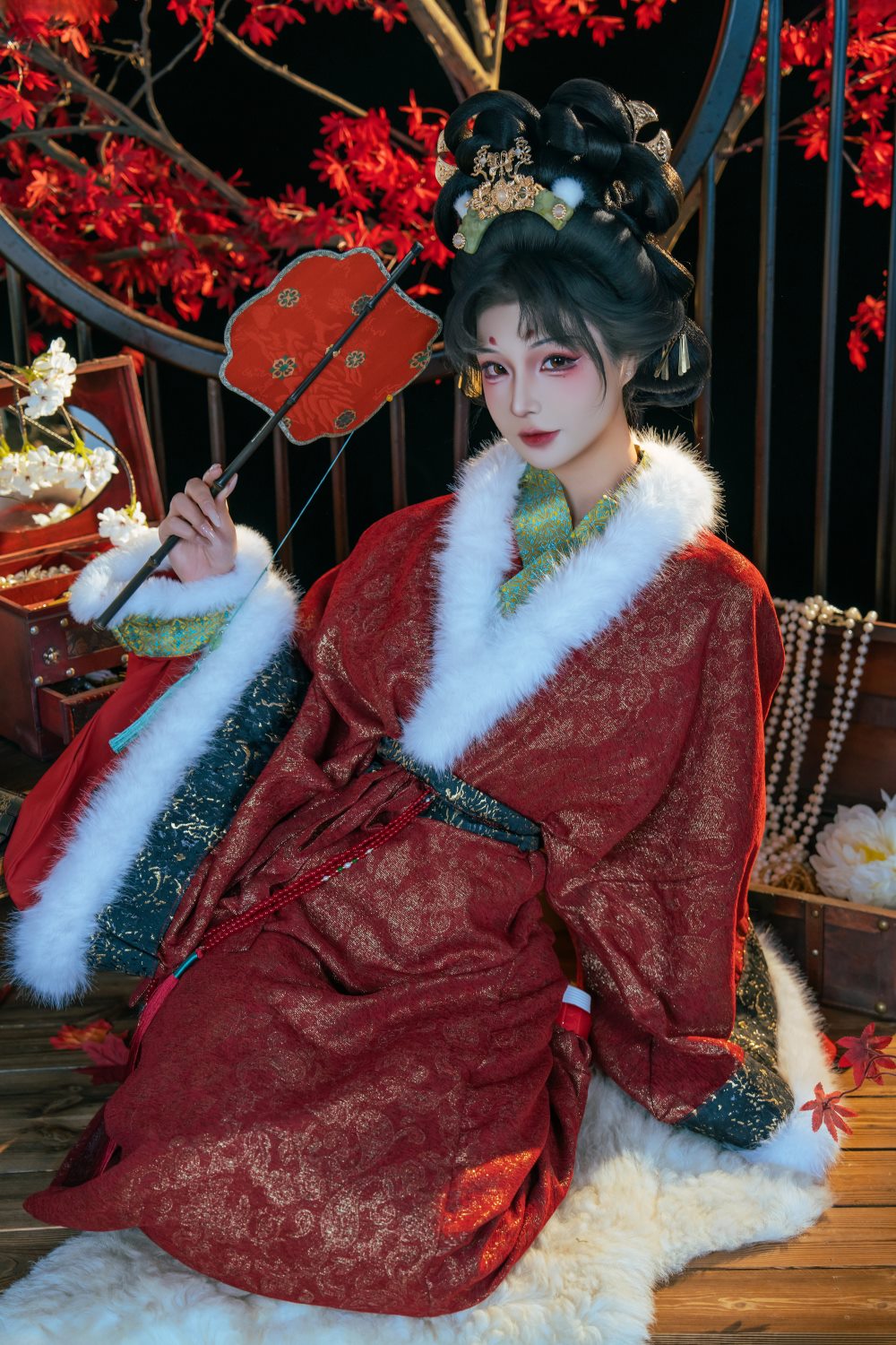 yuuhui玉汇 狐仙的报恩 古装,女子,白色,yuuhui玉汇,雪白毛绒垫,狐仙,酒红色长袍,白色毛领