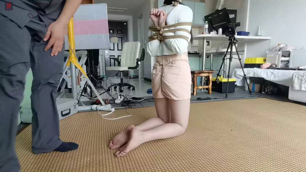 近期最狠的一次捆绑！新人若彤试镜（上集）极限后手观音，股绳，跪缚，半吊放置