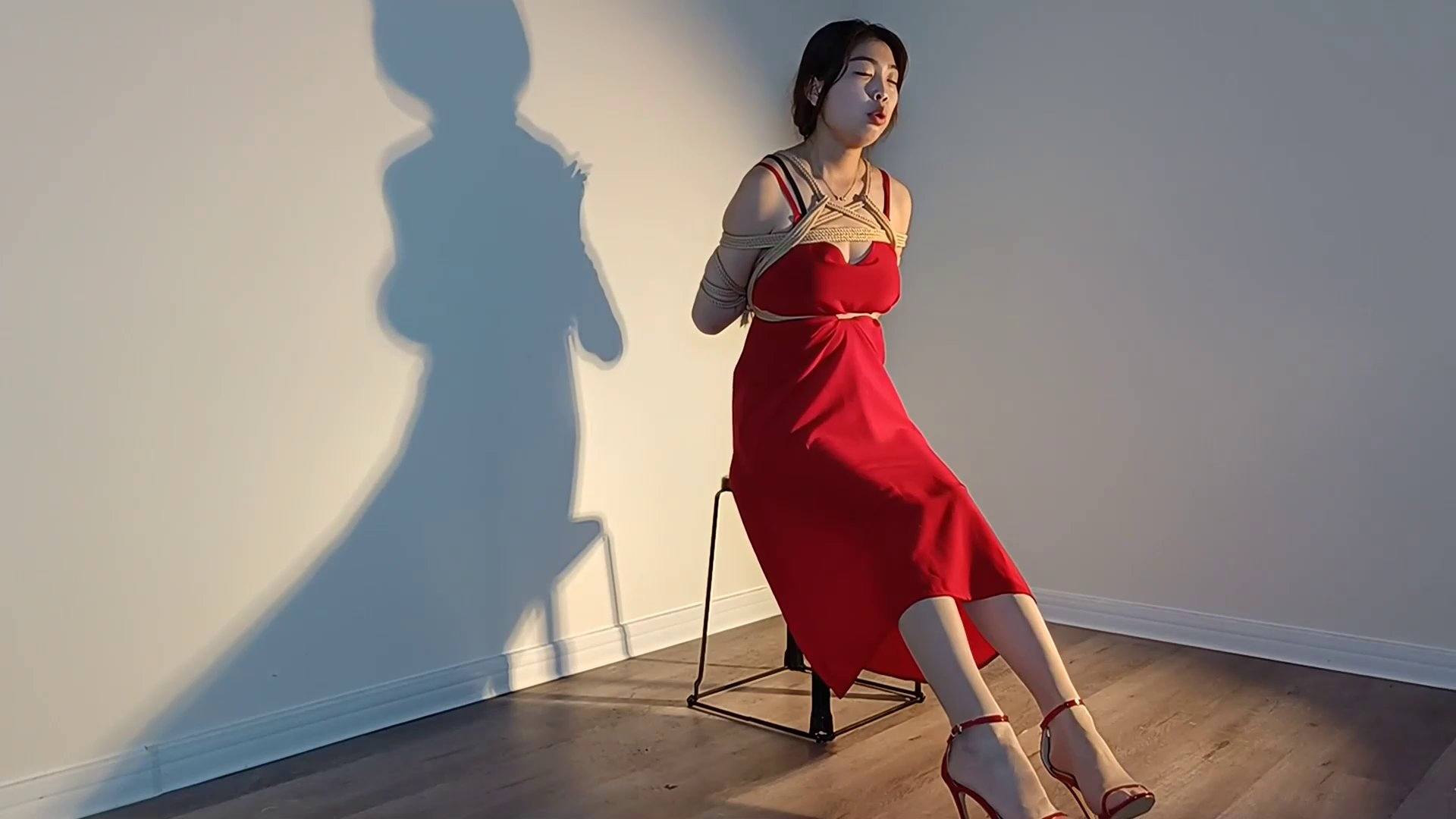 晴子的捆绑游戏 角落里的红色诱惑 绝美肉丝美足