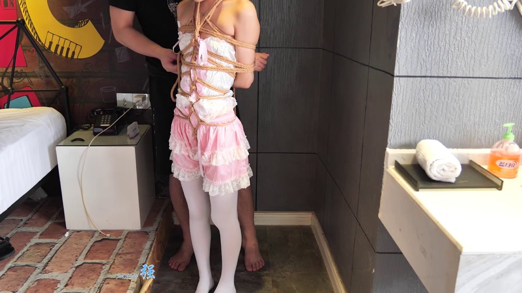 小舞吊缚 壁咚 放置 分腿 乳夹 震震内置 一小时全程