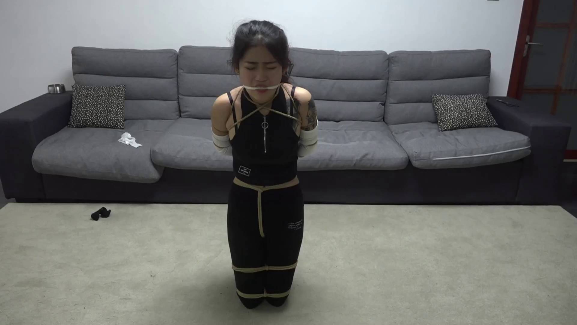定制漂亮女孩居家驷马 丝袜堵嘴
