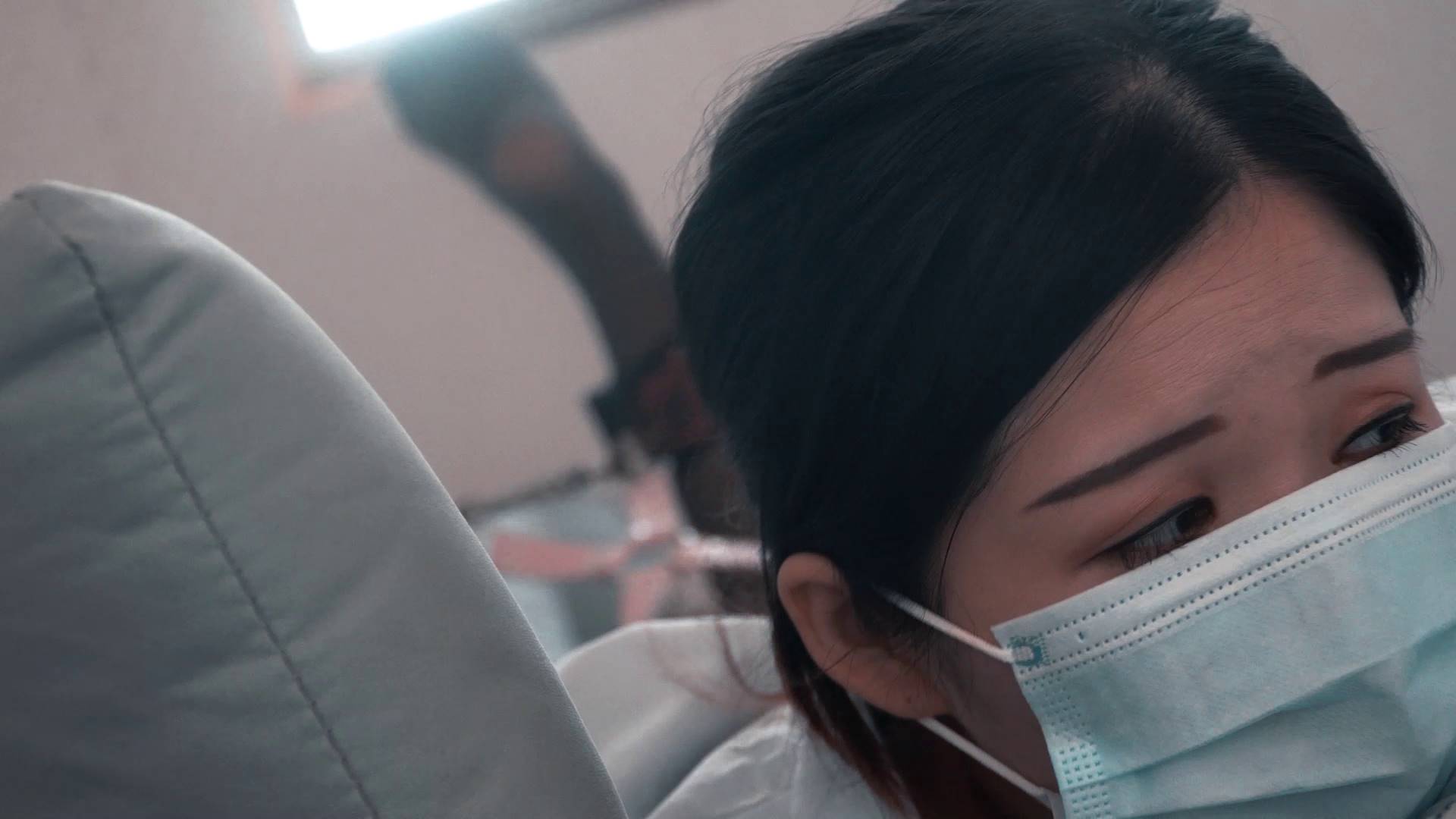 黑丝口罩胶手套小白鞋之女护士，绑匪的束缚指令