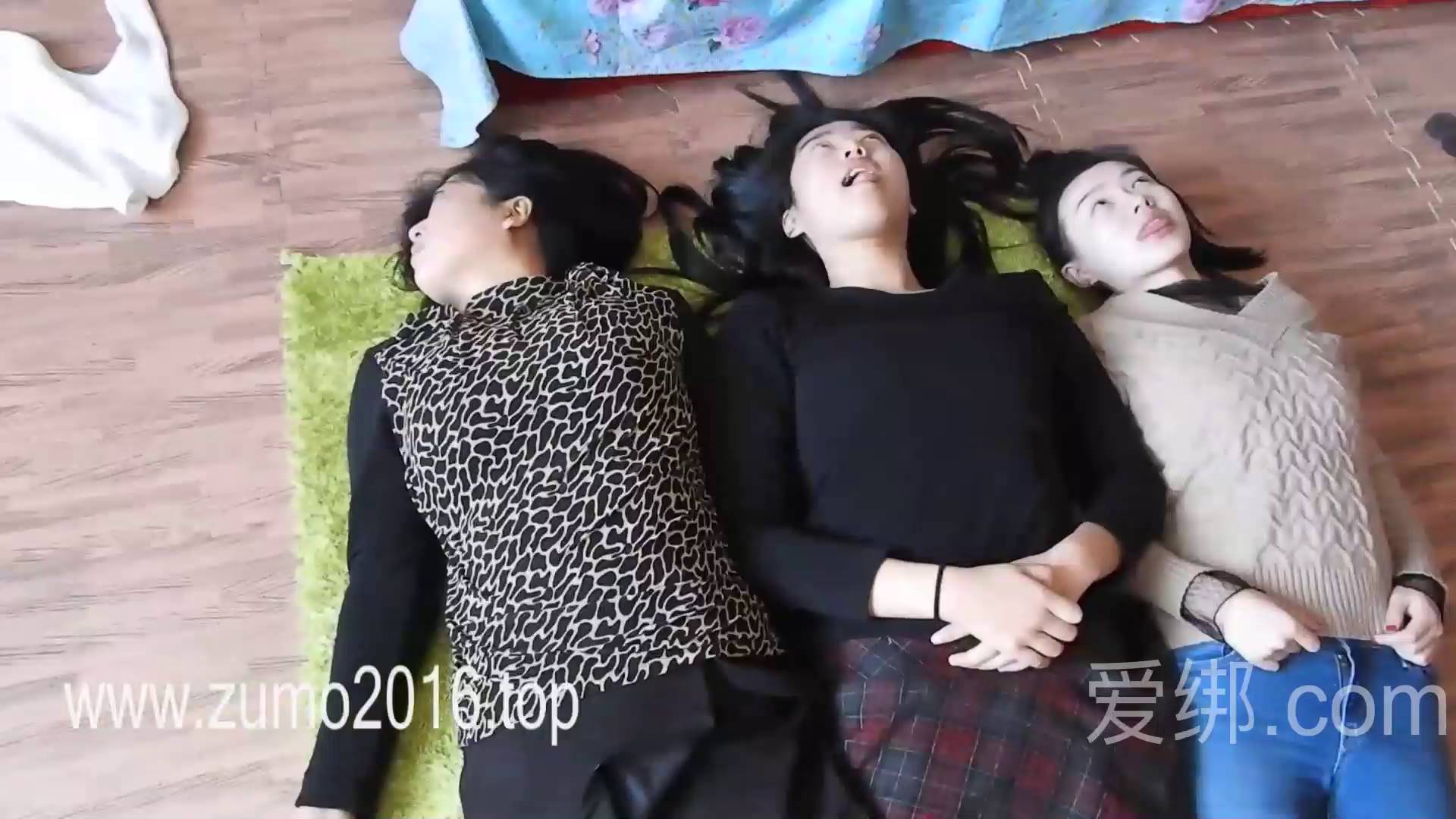 早期掐死四女玩脚系列5