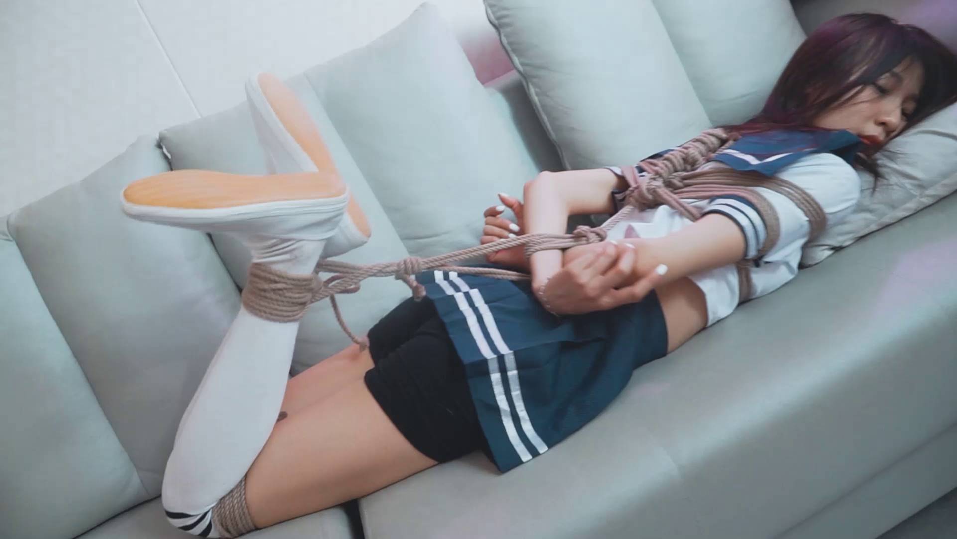 维黎美束 不一样的风格！超瘦超清纯的00后氧气美少女，清新~养眼~