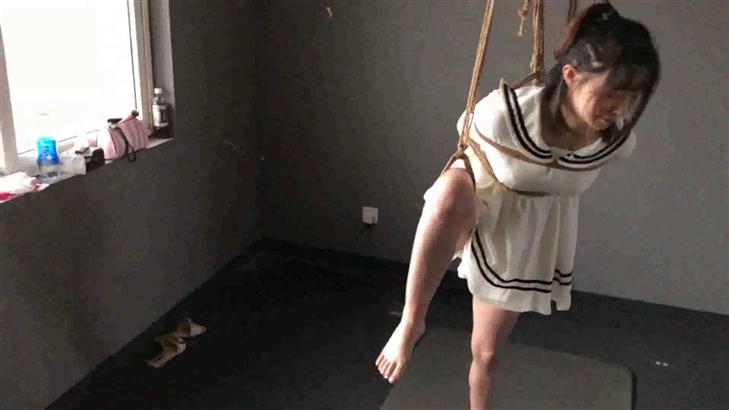 笼中少女4 单腿吊的折磨 竹竿开腿缚