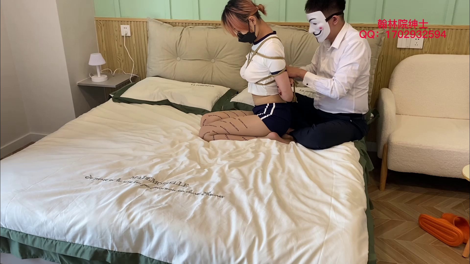 睿睿肉色油亮字母丝袜