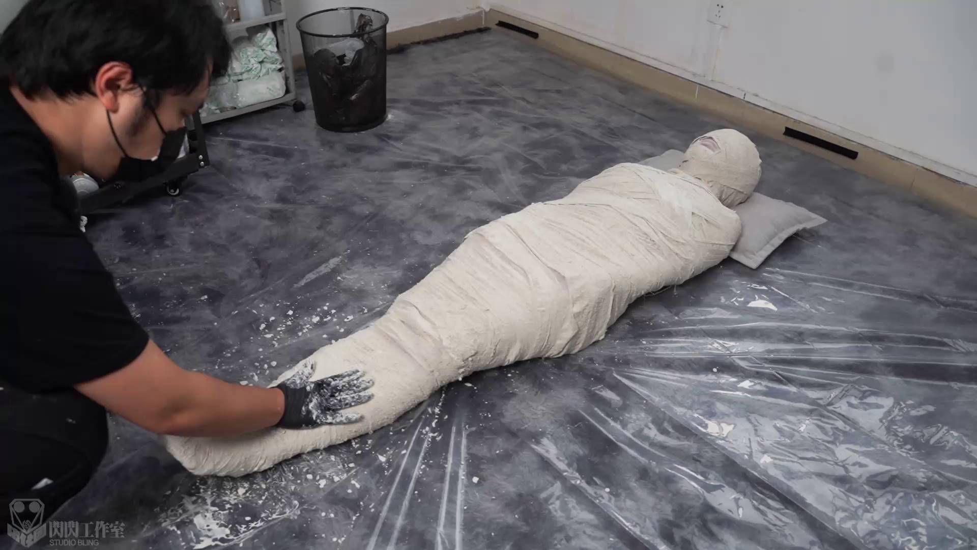 石膏绷带木乃伊