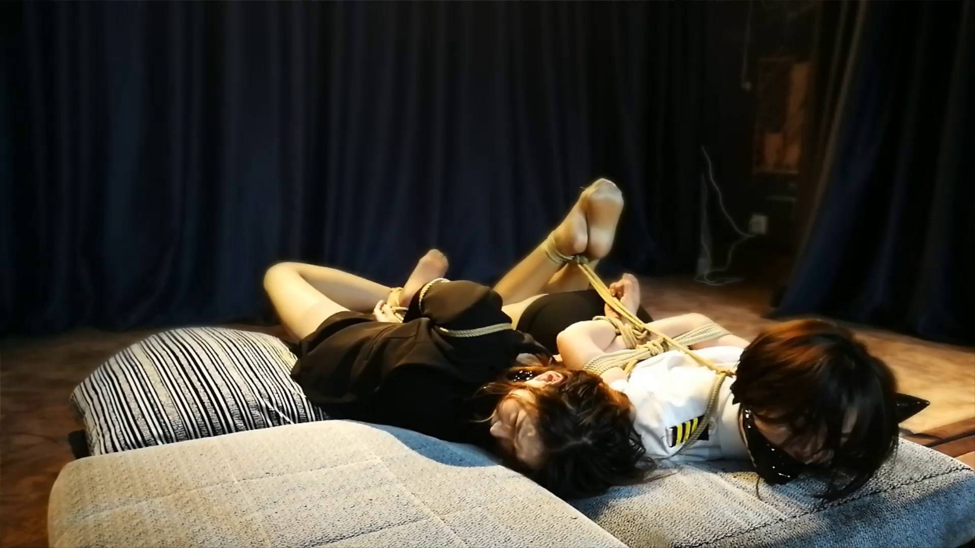 空姐与物业小姐驷马捆绑
