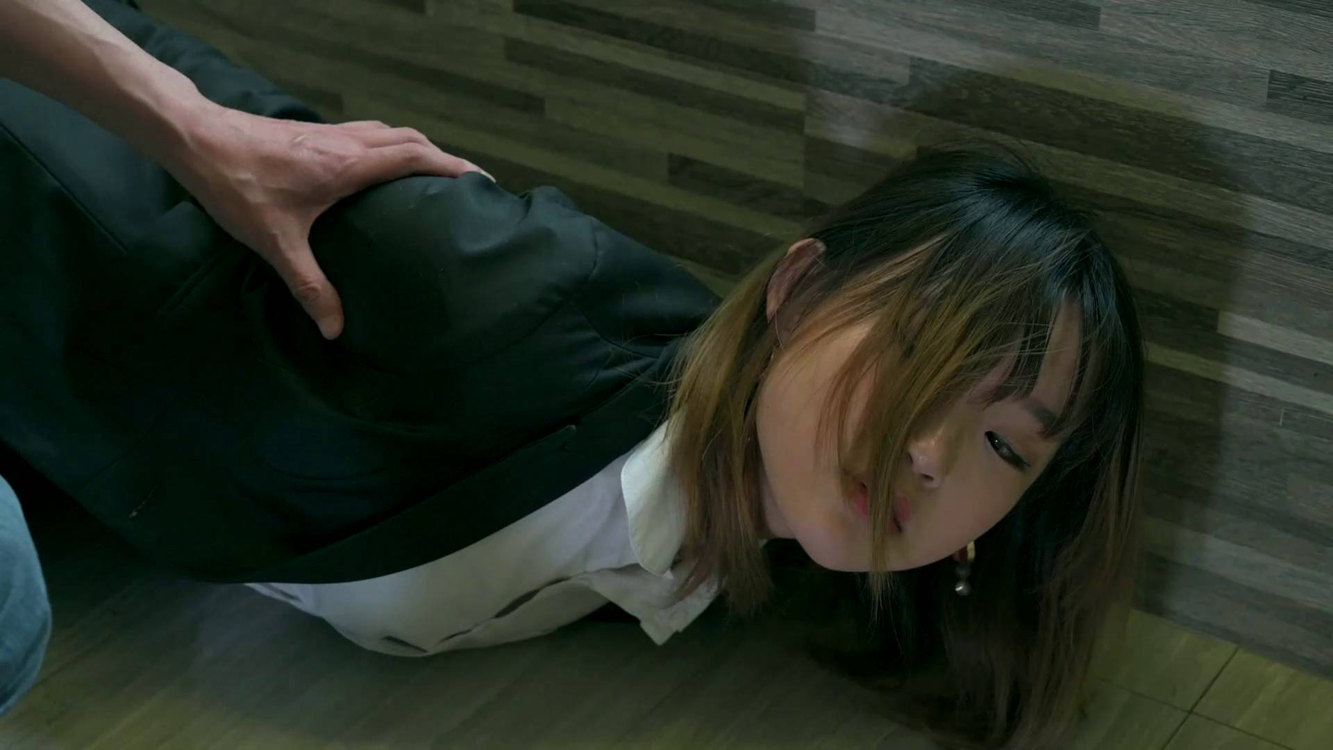 女搜查2（上）白衣肉丝