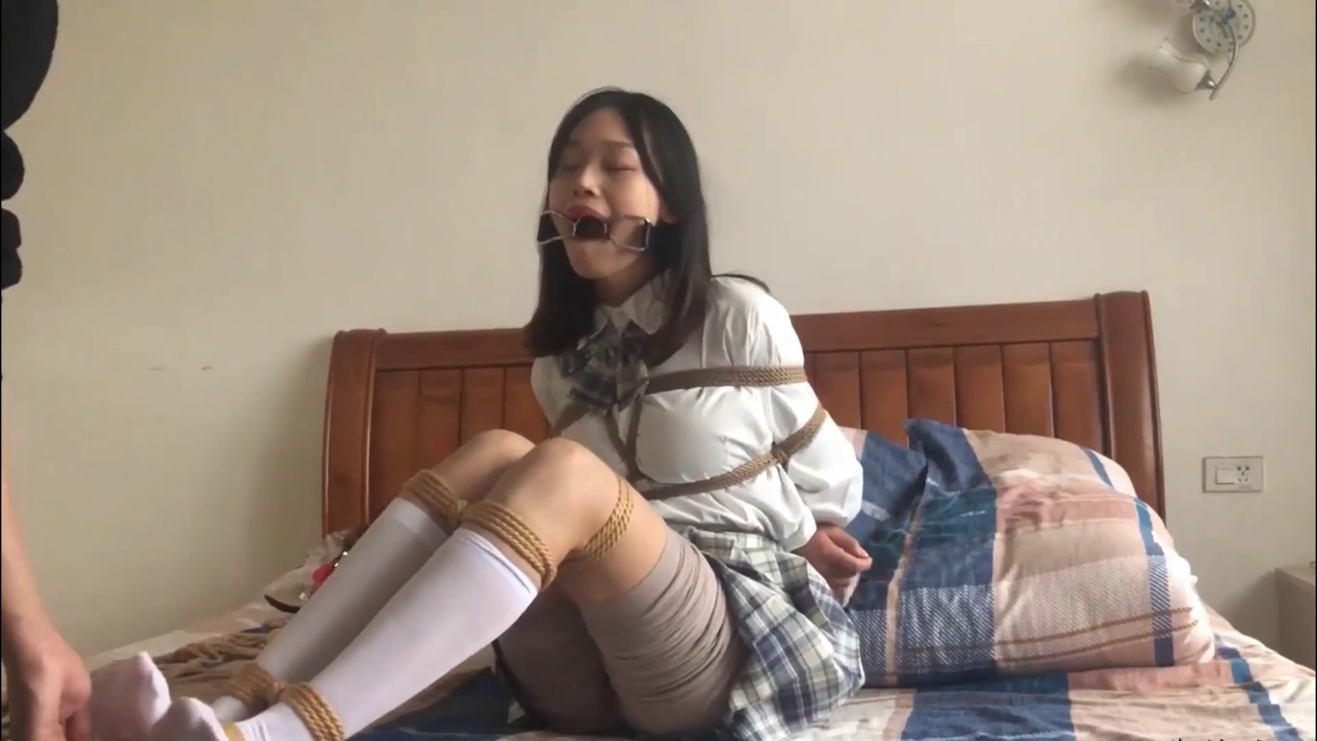 大凶妹子捆绑放置 口环 挠痒痒