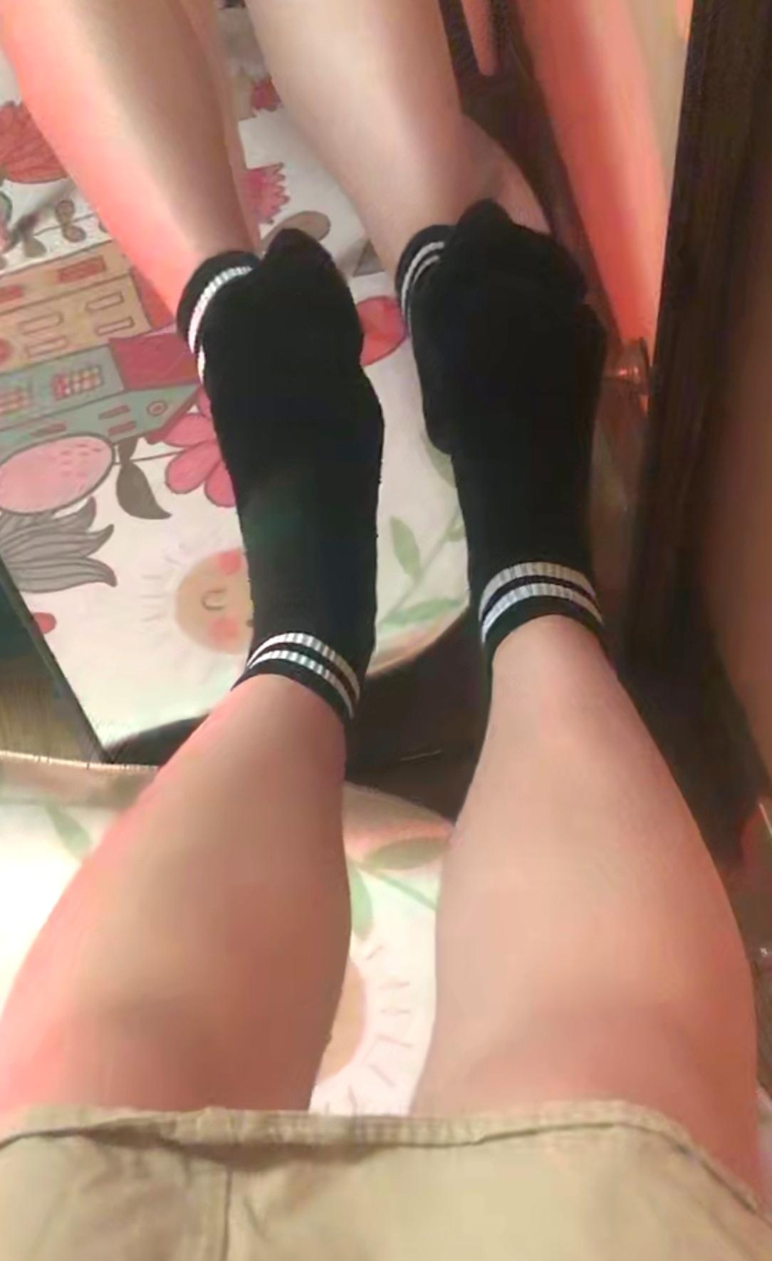 可爱高中女生的小脚丫~