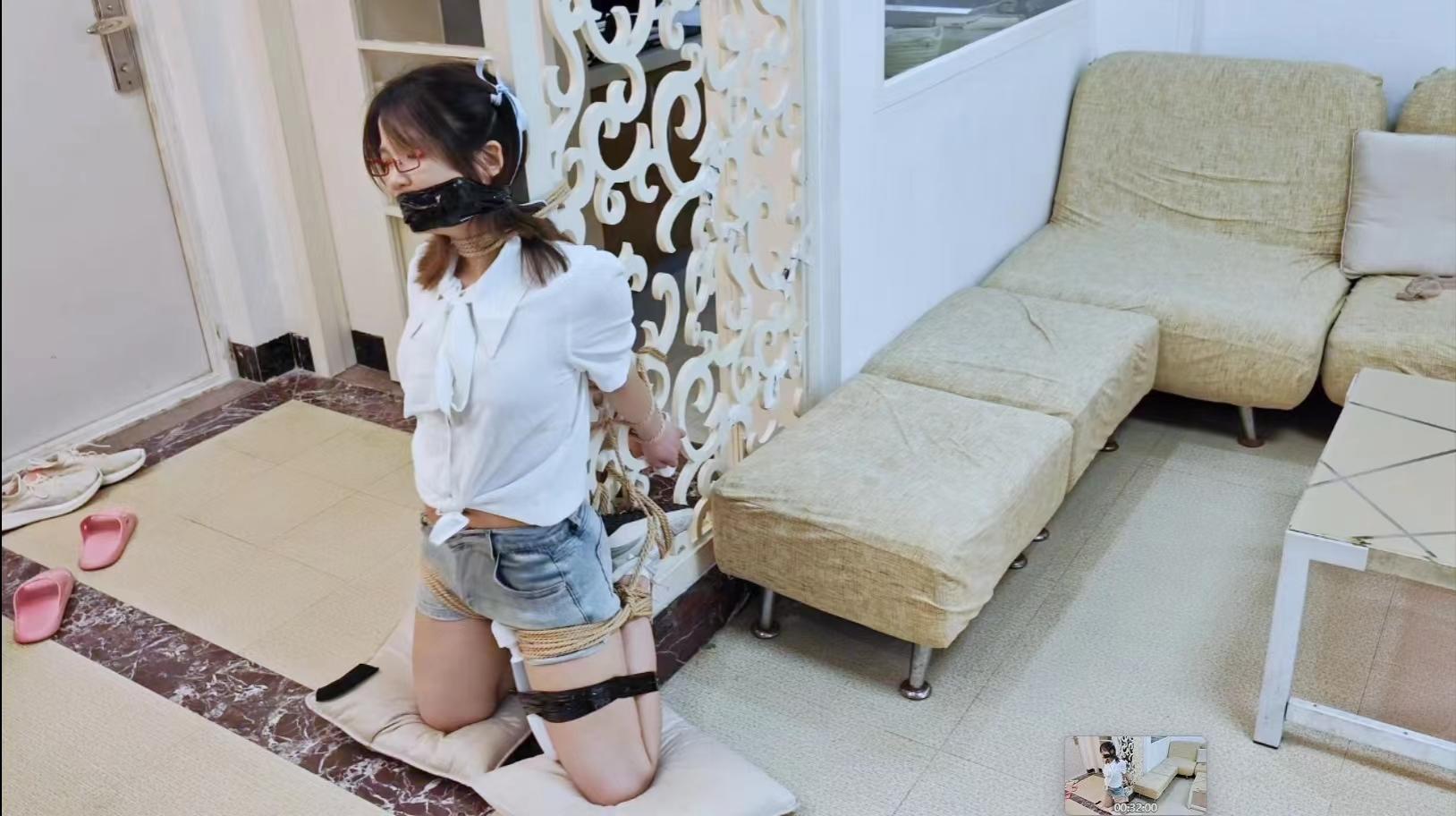 海砂-吊缚体罚清纯运动型邻家小妹，绑在柱子上反复摩擦sp