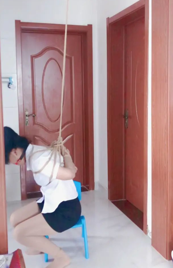 吊绑好妹子放置，出门买东西