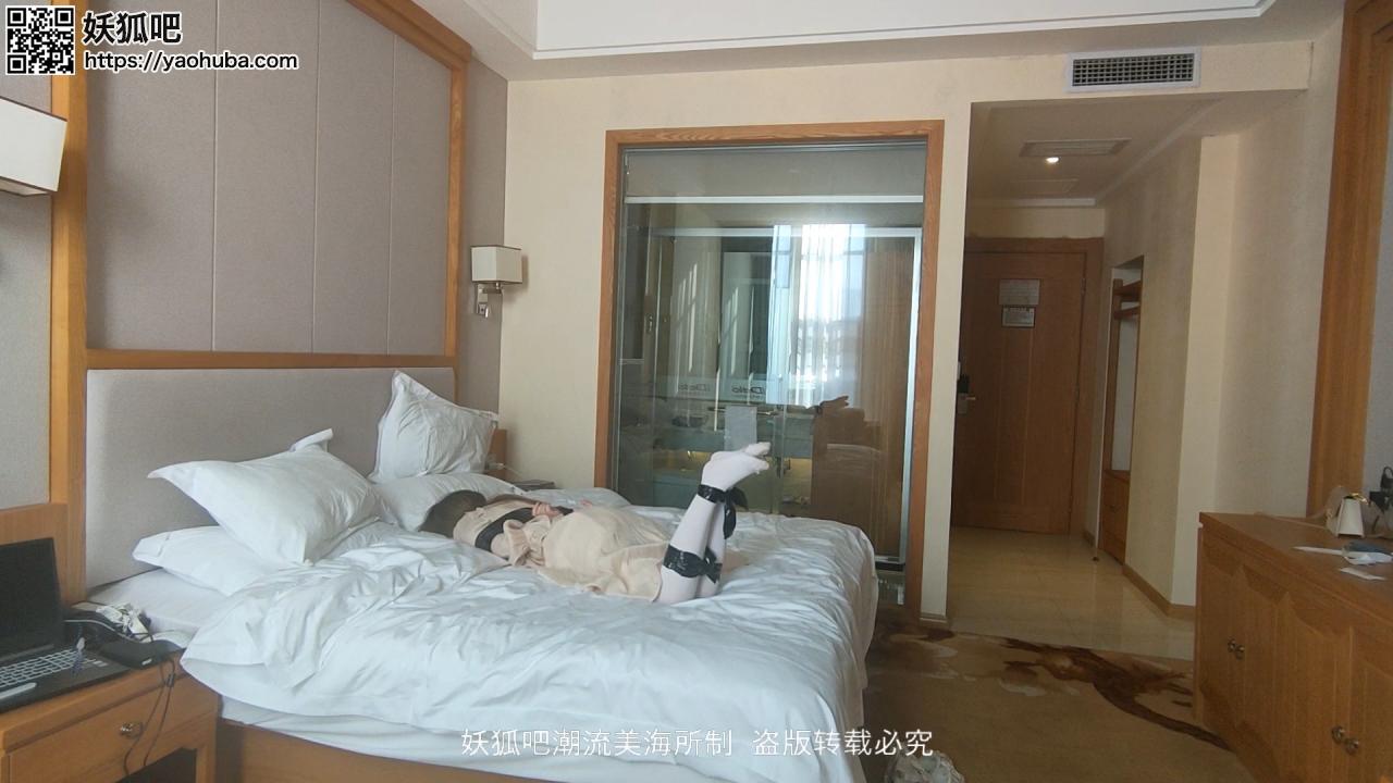 静电胶带捆绑白丝美女挠脚