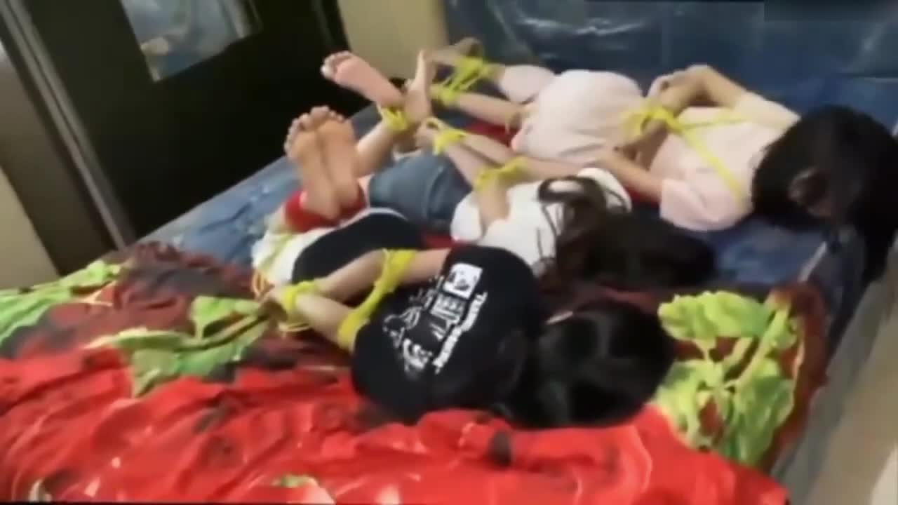 3名少女的捆绑挣扎游戏
