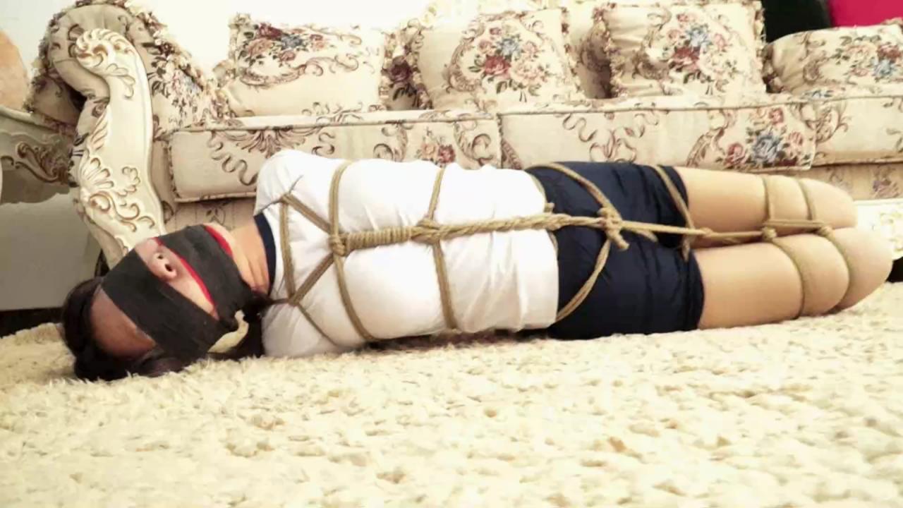 逍遥定拍：肉丝美女林艺逃脱未遂惨遭二次捆堵（五花驷马、连裤袜棉袜塞嘴、胶布绷带多重缠绕封嘴、封眼）