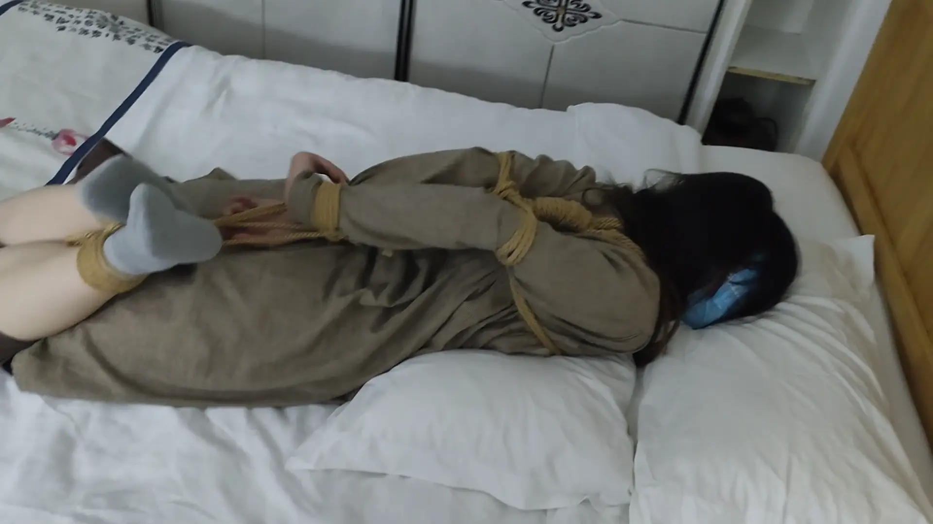 小悠直臂驷马挣扎