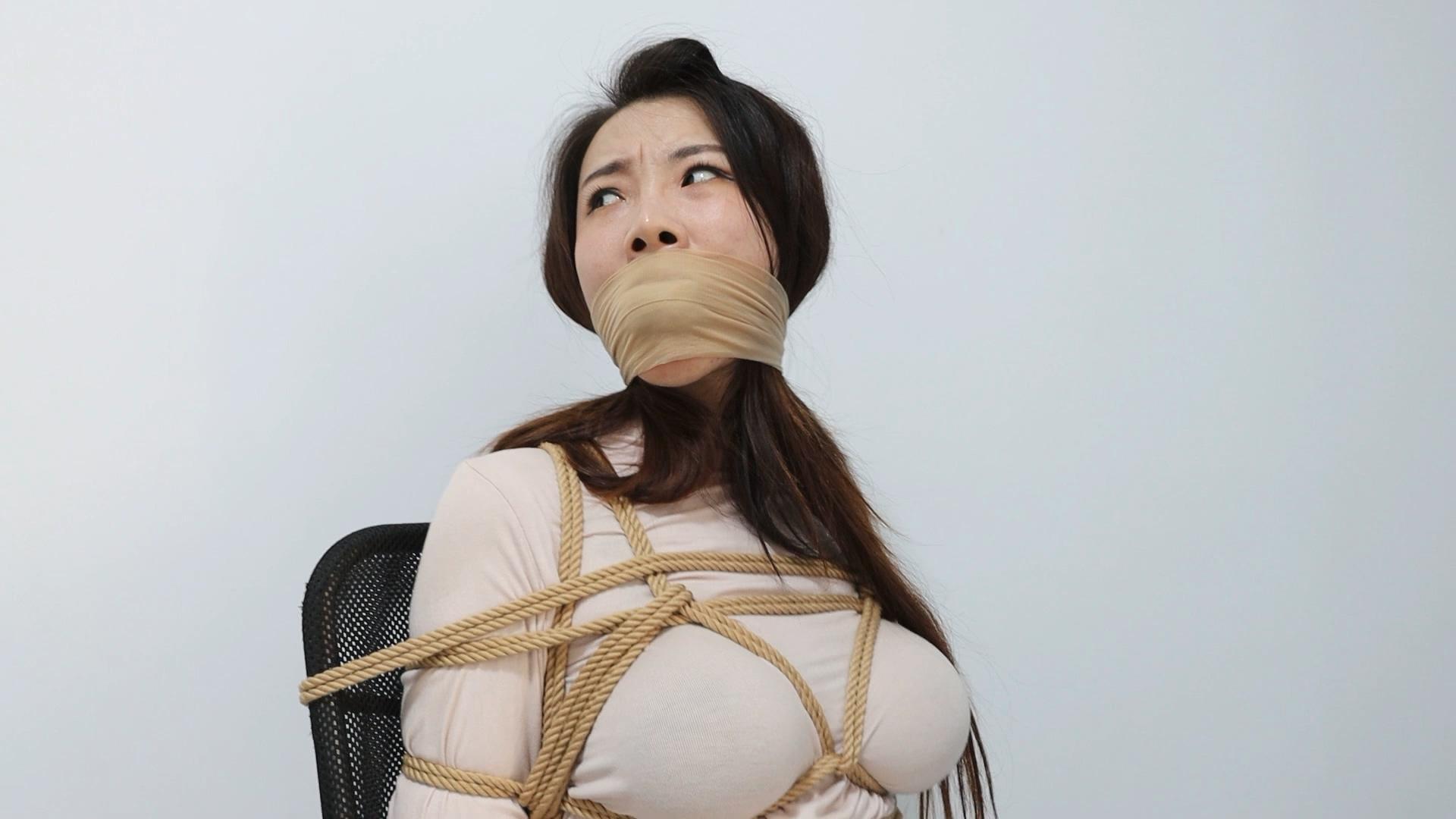 柳洋主演DID剧情片《少妇家暴危机》（上）美貌少妇被老公怀疑外遇遭监禁拷问失禁！