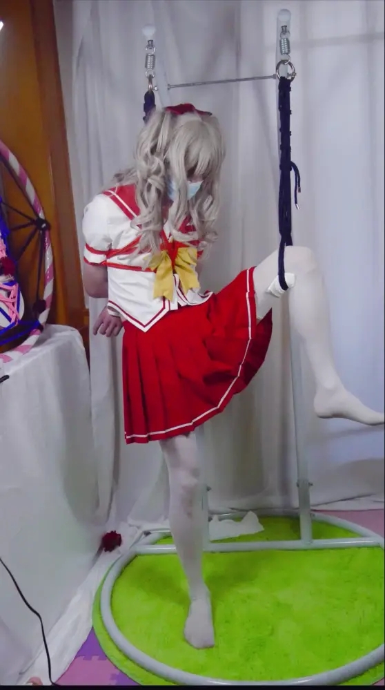 夏洛特烦恼友利奈绪cos 单腿吊，郊狼电击，无法挣脱的惩罚！