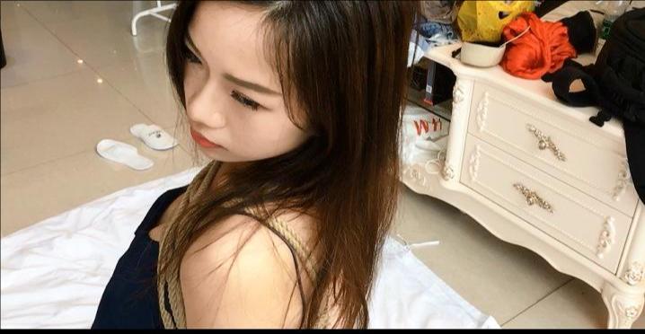 首次尝试新道具【马具口球】，身材超好模特倾力拍摄，结束后说以后都不接受口球，绝版马具口球驷马视频珍藏