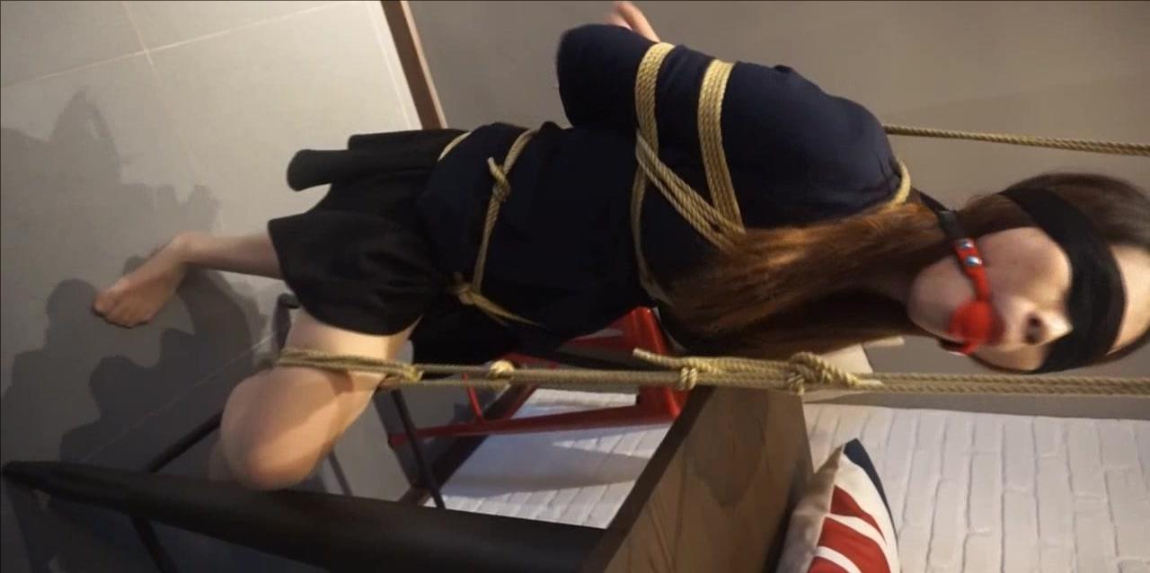 绝对女神范，绝对性感诱惑。好不好自己看截图，我不多说。 还有，女神是全程着丝袜的，喜欢丝袜的绝对不能错过。