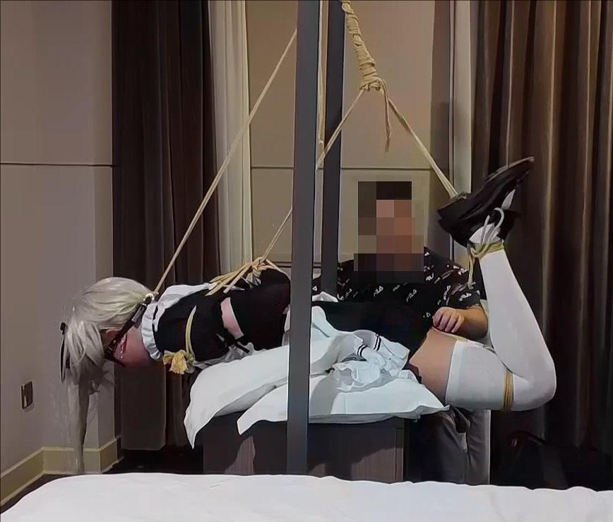 娘白丝双马尾女仆 捆绑TK