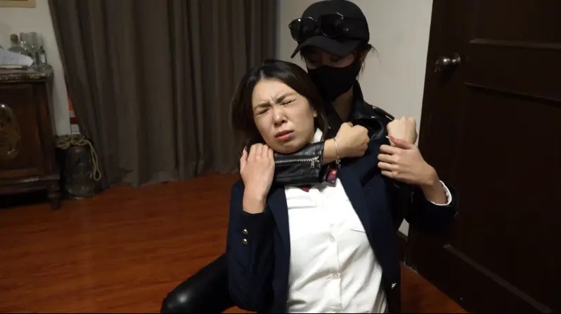 山村工作室 JK制服女蒙难记