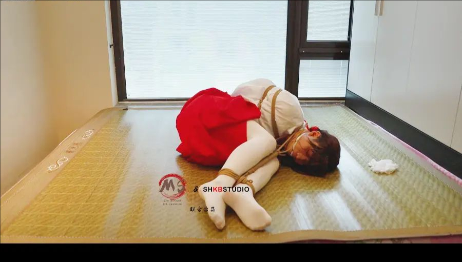 MS-hz-3-wnffz《百丝巫女服，海老紧缚放置、挣扎》