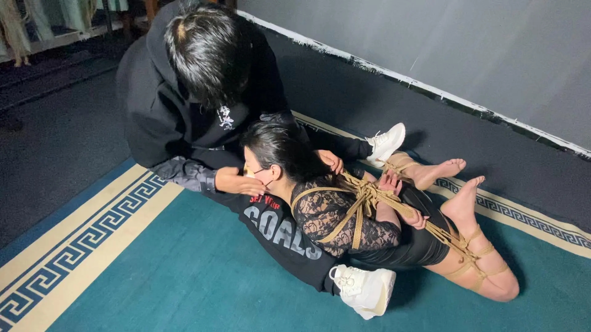 30岁成熟少妇被玩弄。很爽。还说要把女儿带过来一块