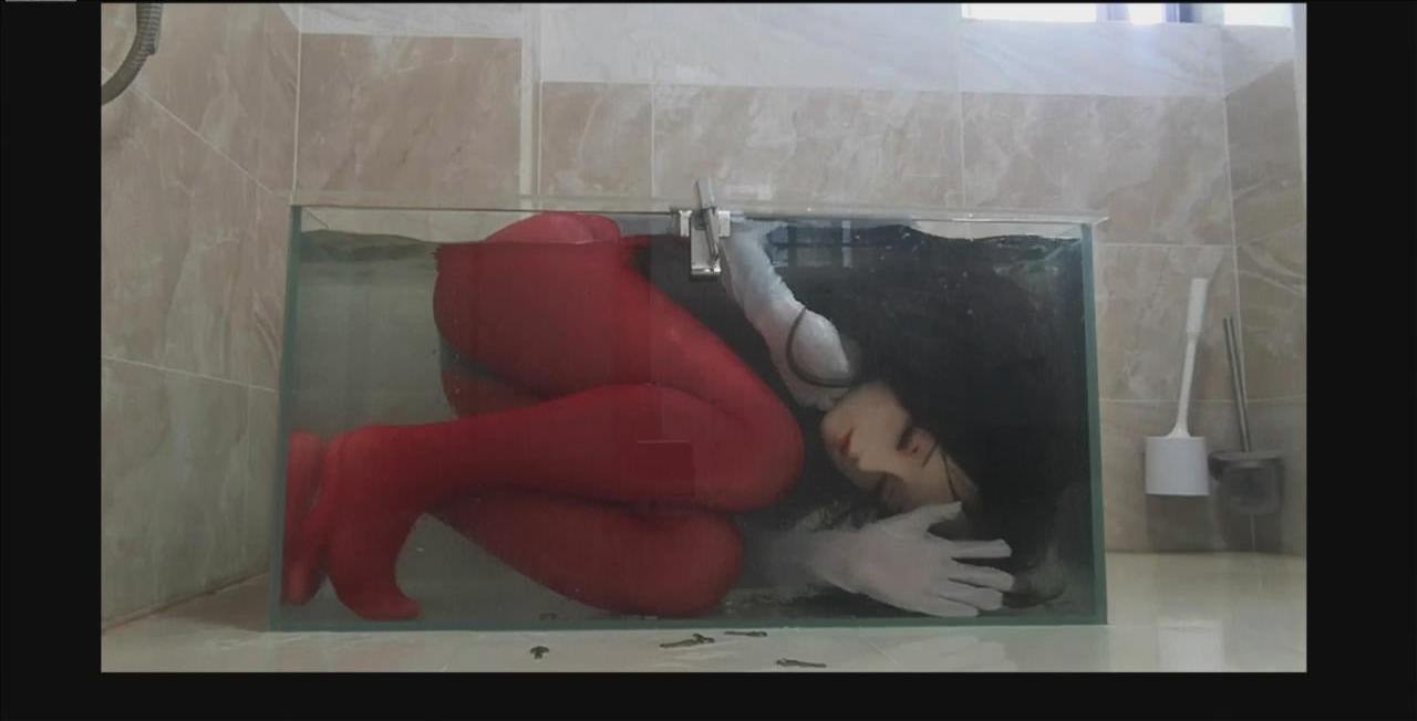【kig】在家作死玩水箱逃生，把自己锁在水下还上了锁，没想到新锁居然打不开了……