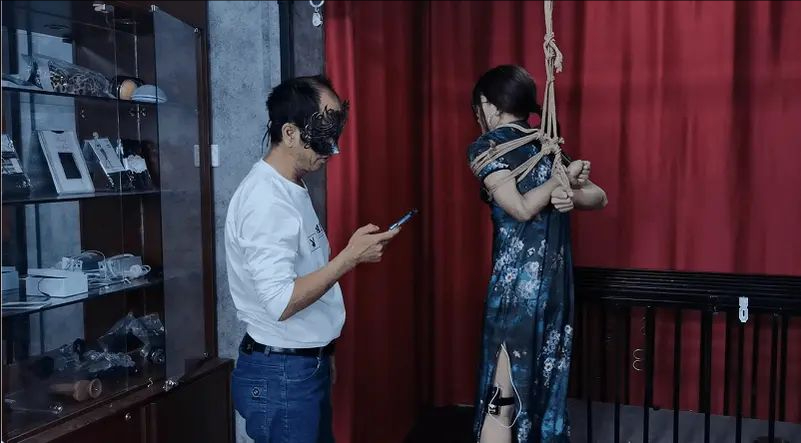 新模相月试镜-女王沦为母狗，伪娘，炮击，后高手，旗袍，口球，电击，贞操锁
