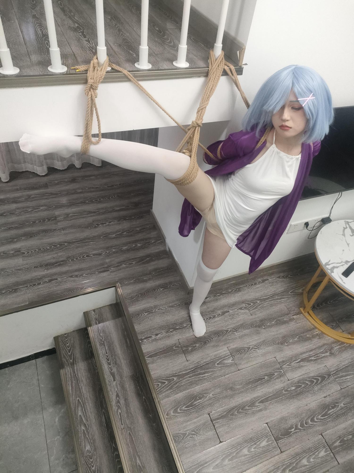 万圣节前夜cosplay狂欢《人妻蕾姆的紧缚调教》（合乎粥礼、入室抢劫、情趣速攻服，白丝挠脚心tk，极限单腿吊绑、五花大绑、吊绑悬空、罚跪打屁屁）
