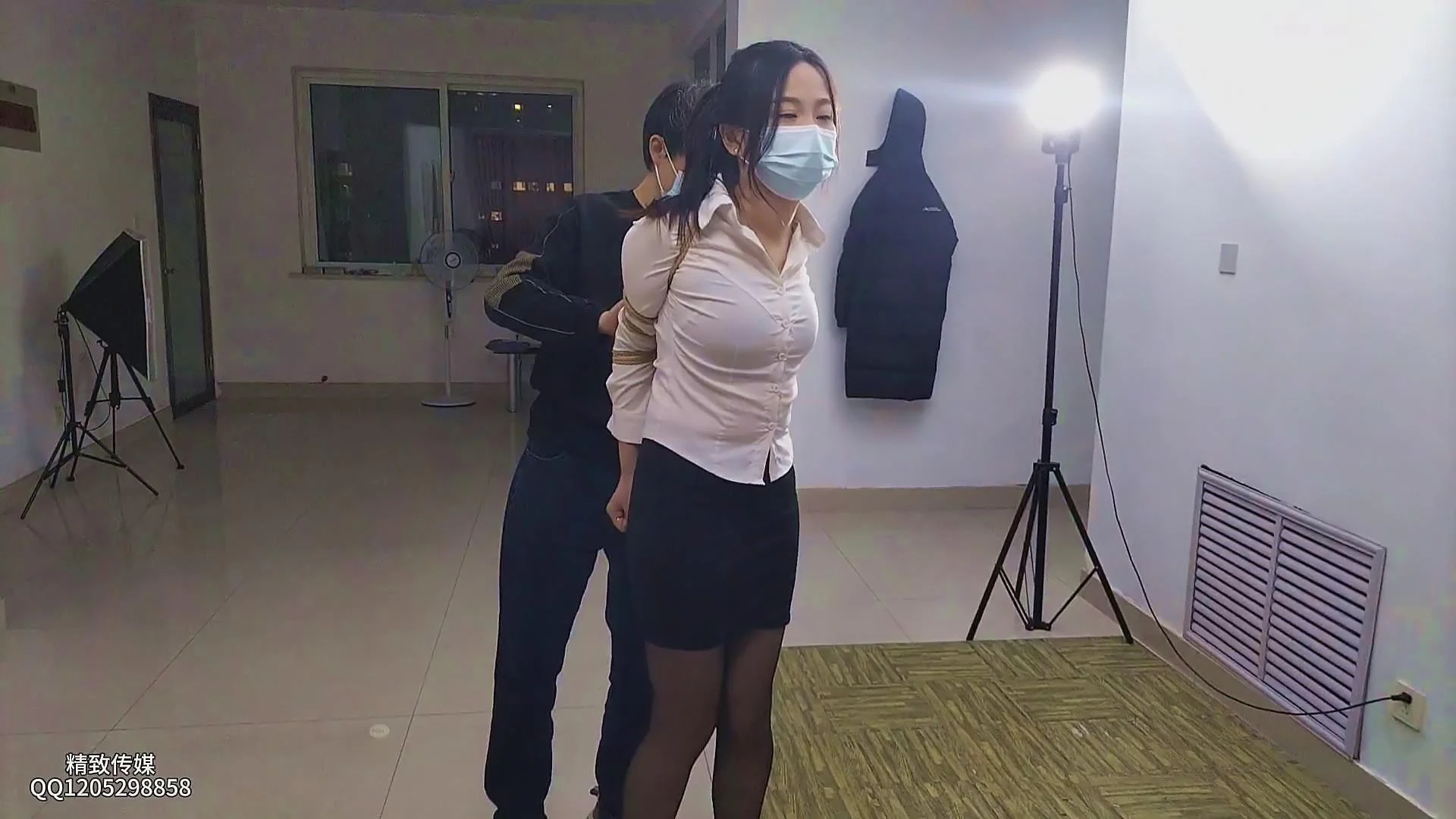 精致】前半部分进行绳艺采访，后半部分直臂捆绑，没想到她很怕痒，最后居然哭了