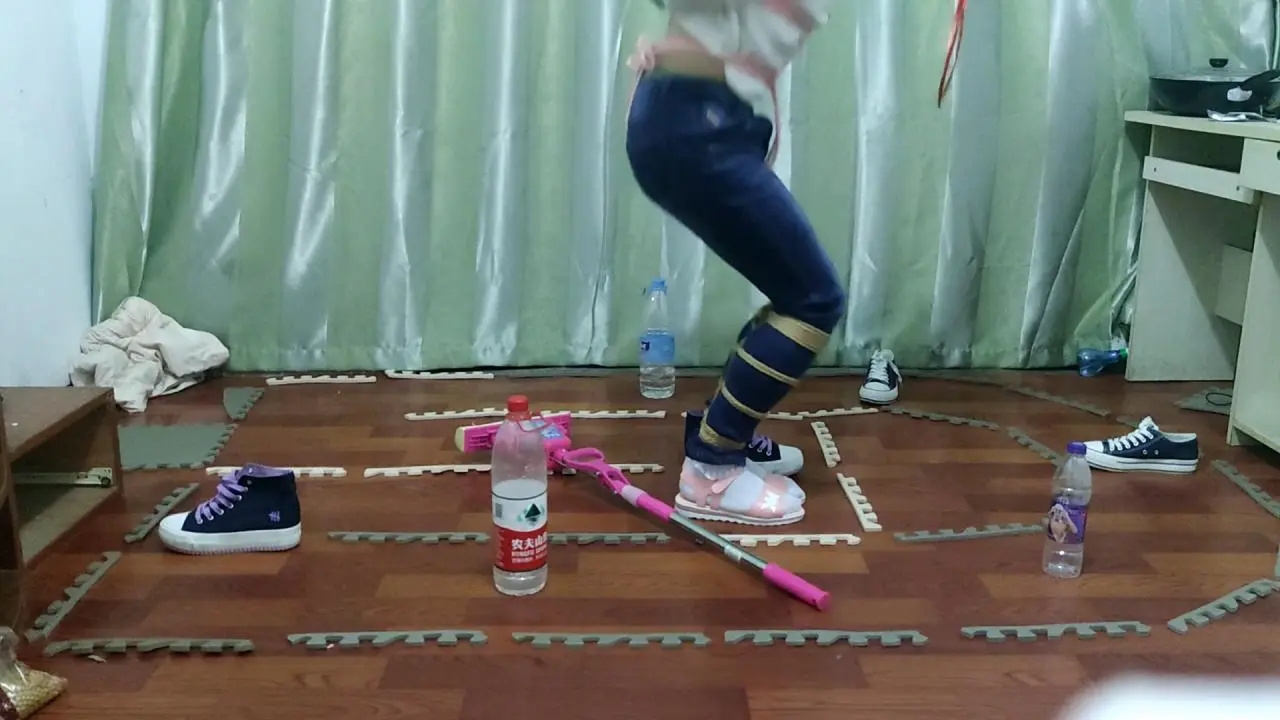 并腿缚过障碍
