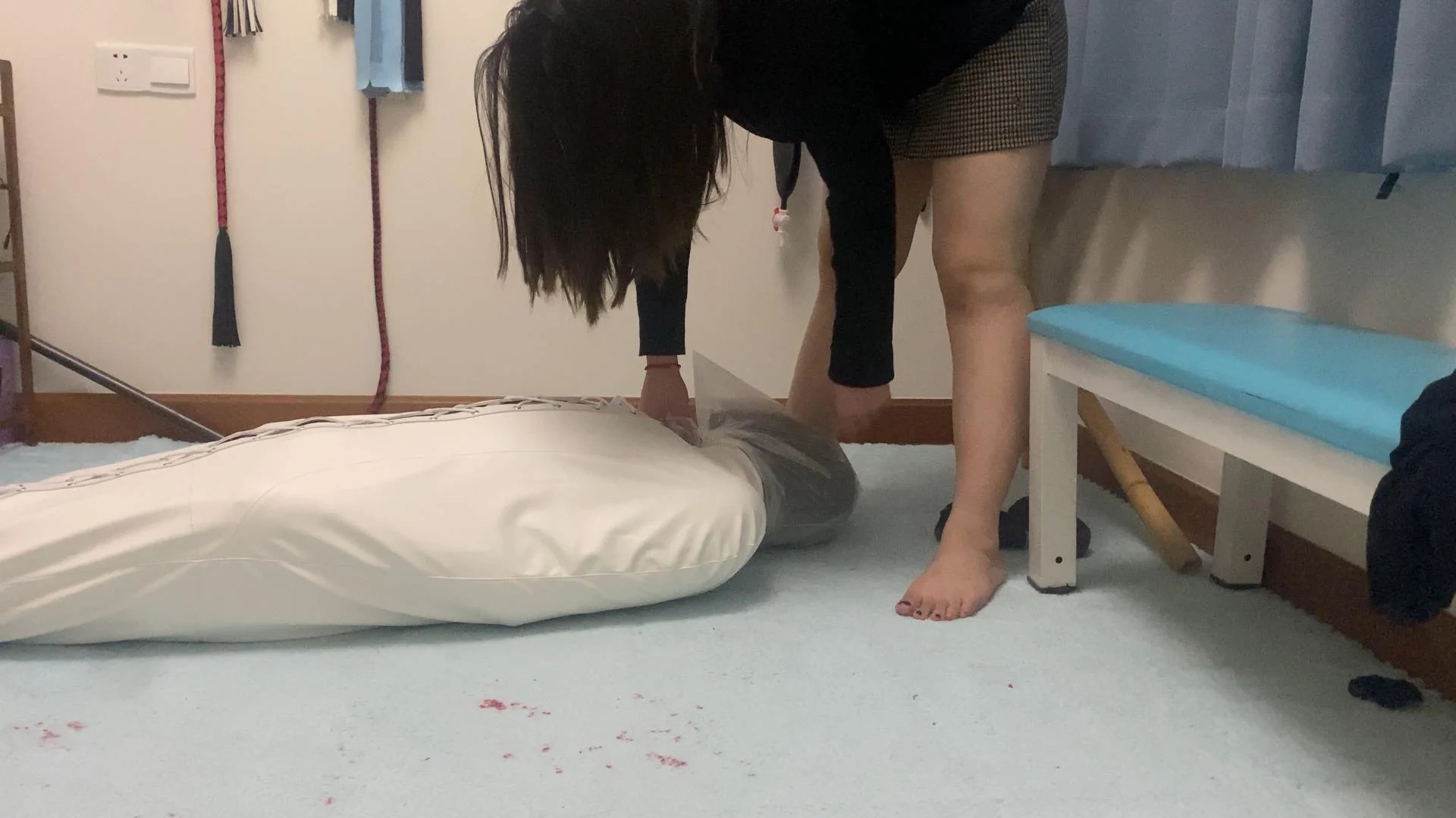 伪娘丝袜皮革拘束睡袋五层全包