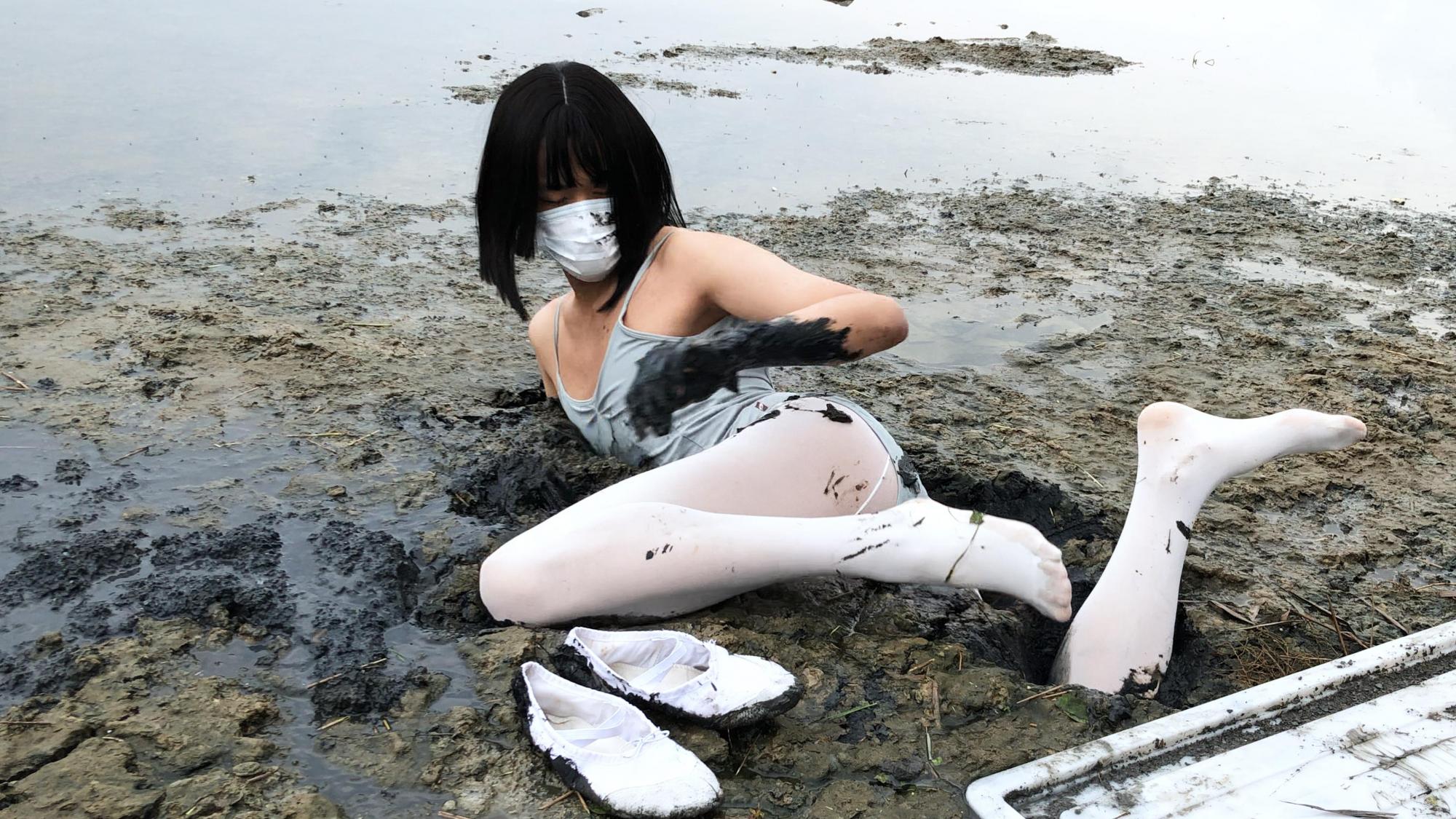 白丝裤袜舞蹈服踩泥陷泥